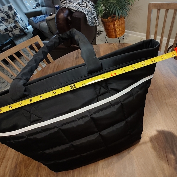 Steve Madden Puffy Quilted Black  ‘Blayzia’ Tote with wristlet! NWT Weekender! - Picture 14 of 16
